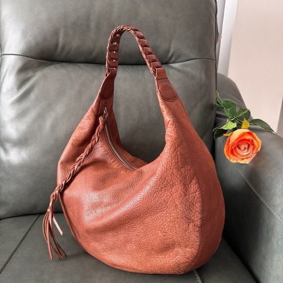 Banana Republic Handbags - BANANA REPUBLIC Tan Leather Braided Handle Bag 🎀🎀🎀